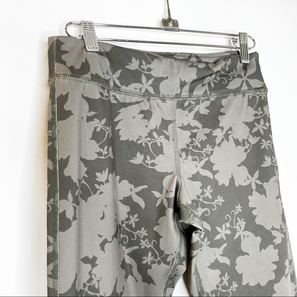 Pure + Good | Green Blue Floral Crop Leggings - Picture 5 of 7